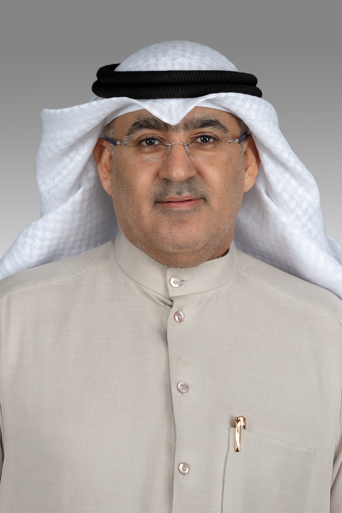 أحمد الحمد يوجه سؤالين إلى وزير التربية وزير التعليم العالي