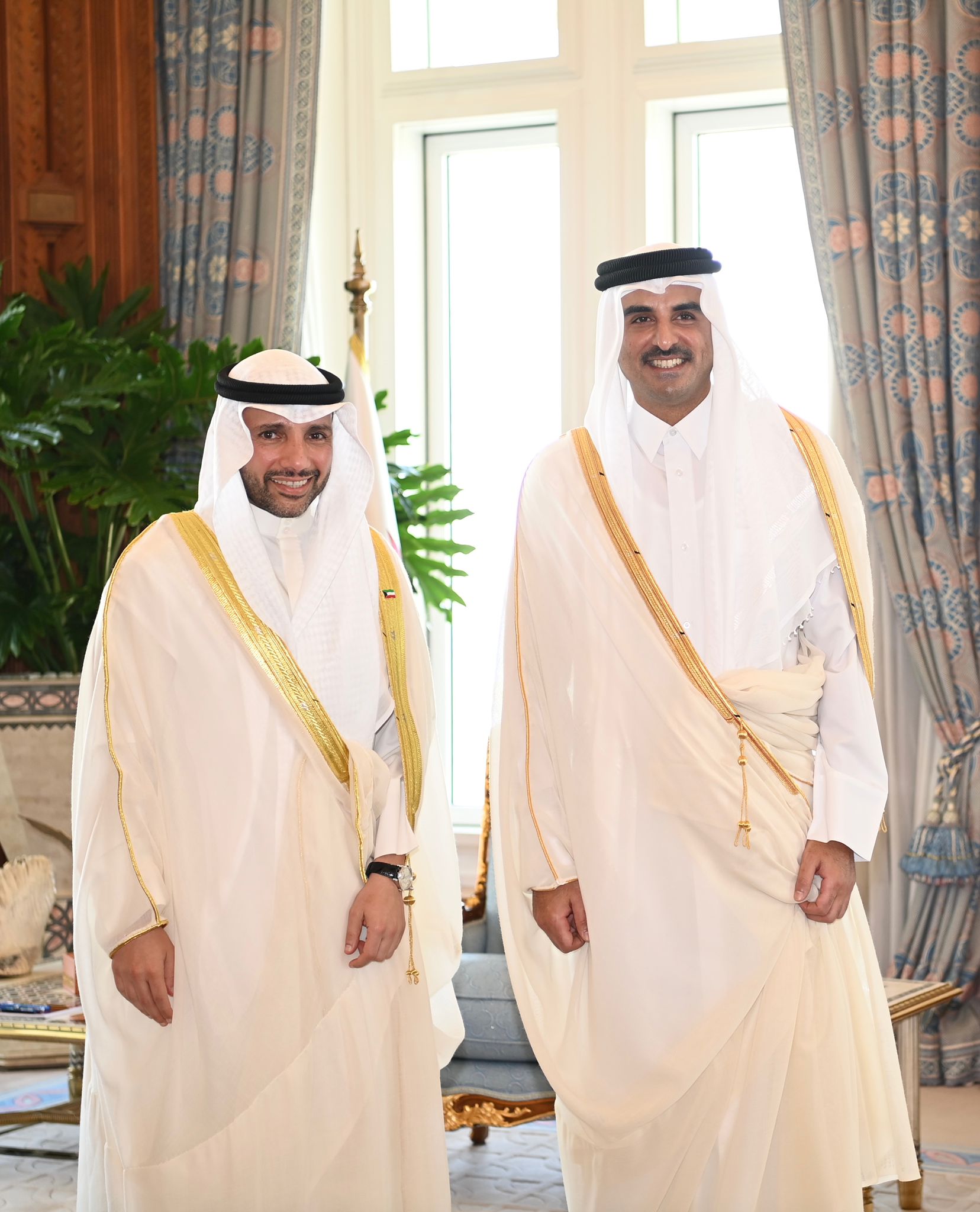 سمو أمير دولة قطر يستقبل الغانم والوفد البرلماني المرافق