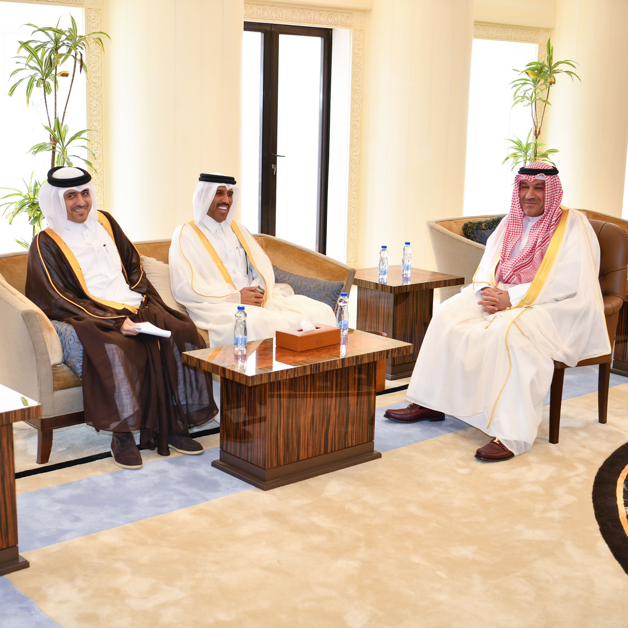 الشحومي يستقبل الأمين العام لمجلس الشورى القطري