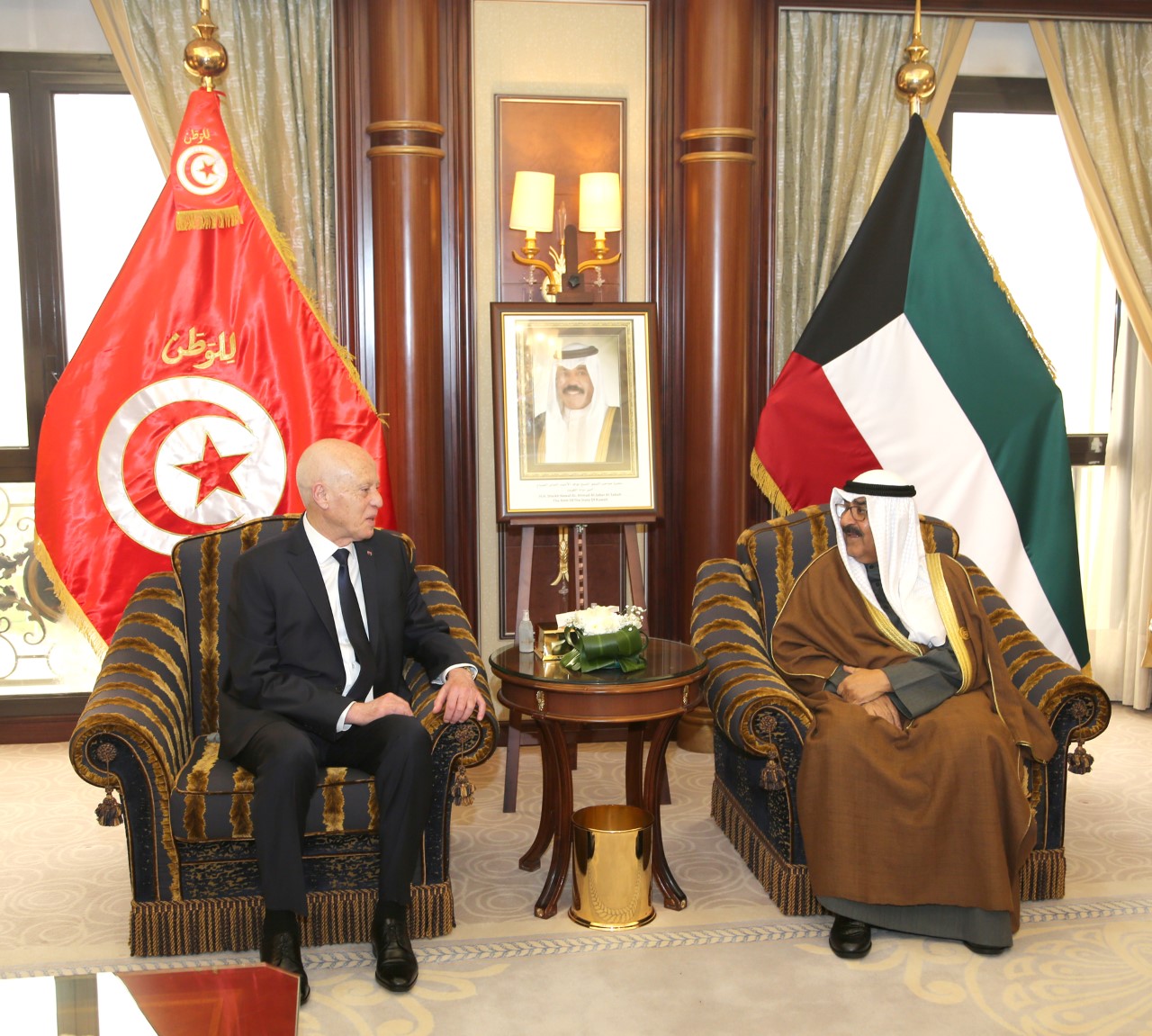 ممثل سمو أمير البلاد سمو ولي العهد يستقبل الرئيس التونسي في مقر إقامة سموه بالرياض