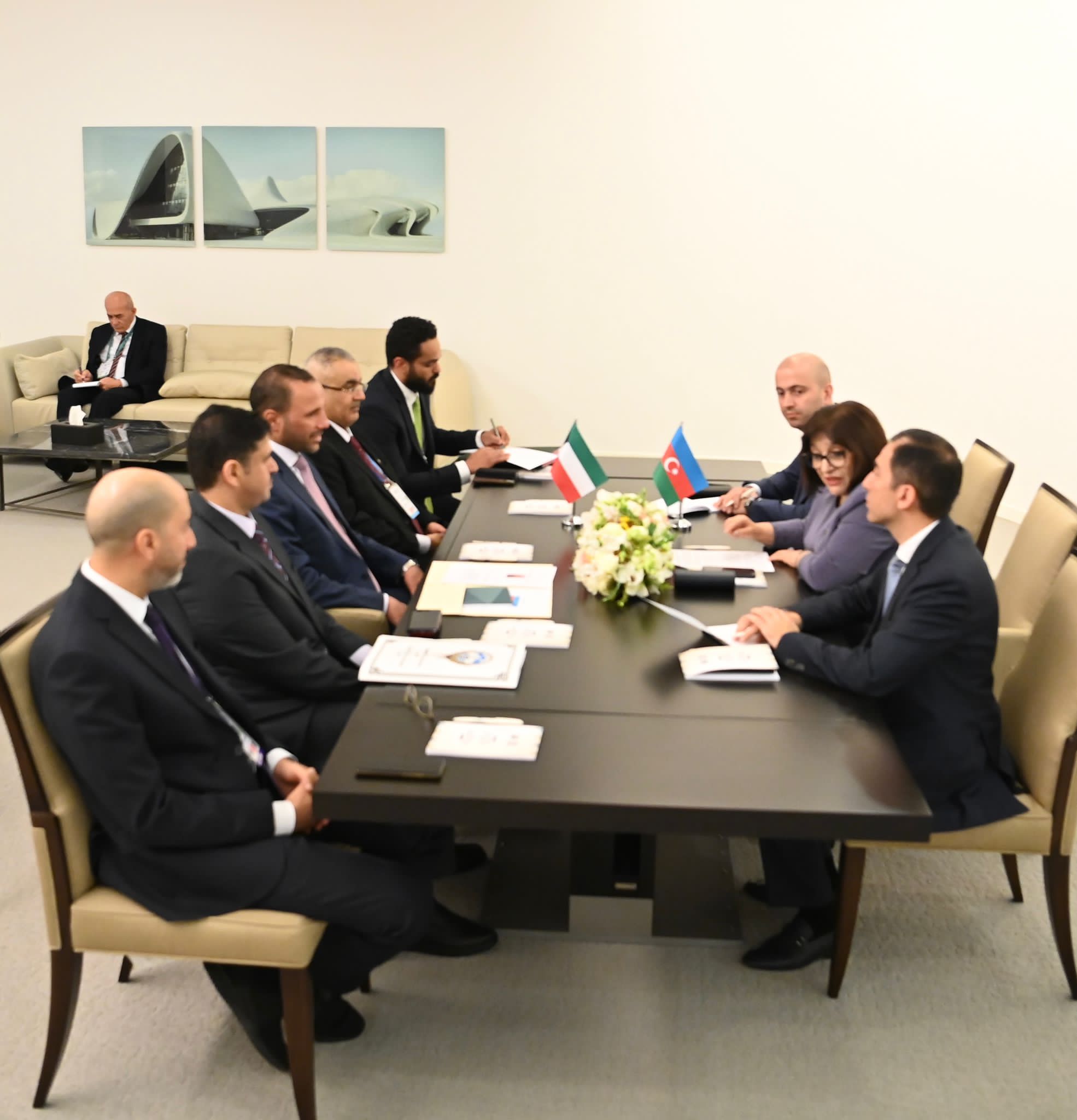الغانم يعقد في باكو مباحثات رسمية مع رئيسة البرلمان الأذربيجاني