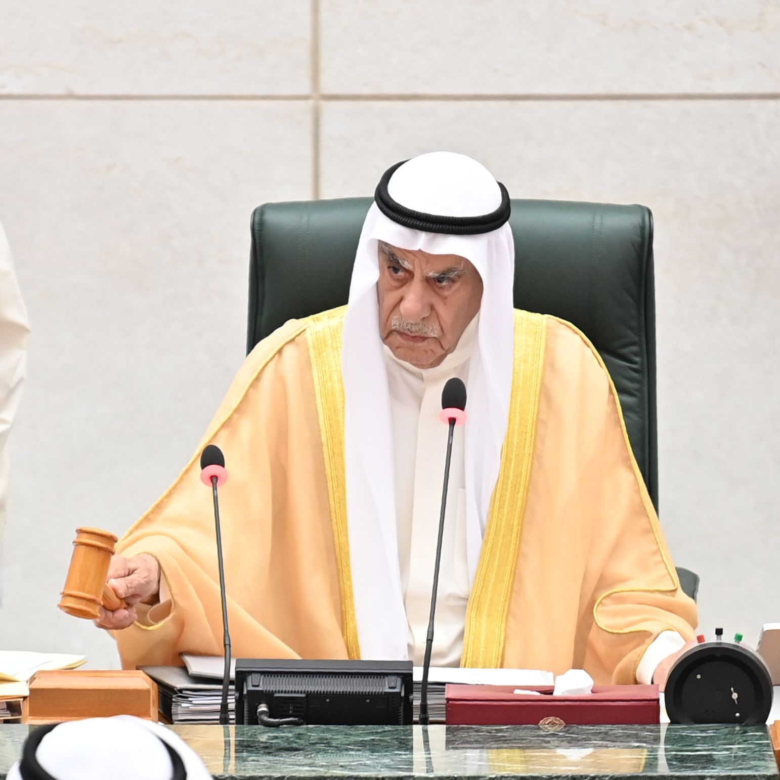 رئيس مجلس الأمة يؤبن وزير الإعلام الأسبق محمد السنعوسي