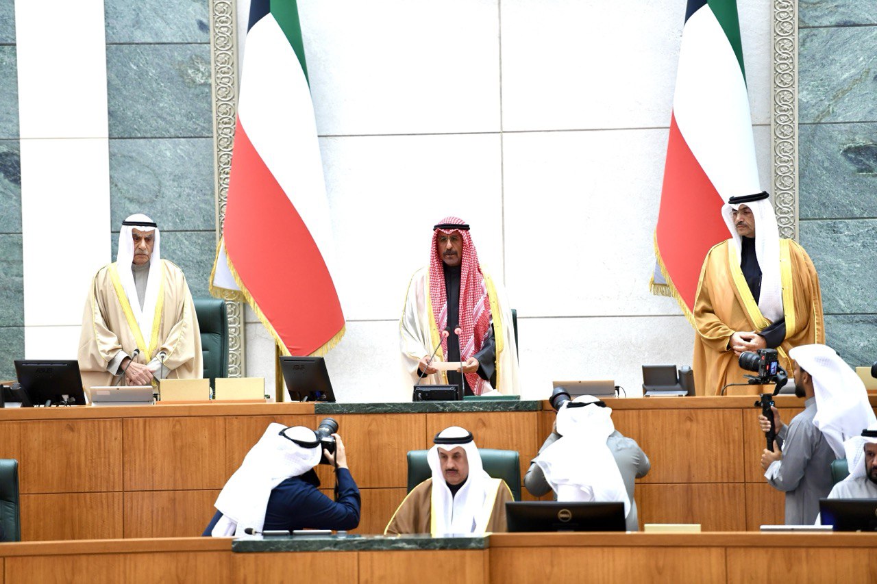 سمو نائب الأمير والحكومة يؤدون اليمين الدستورية أمام مجلس الأمة