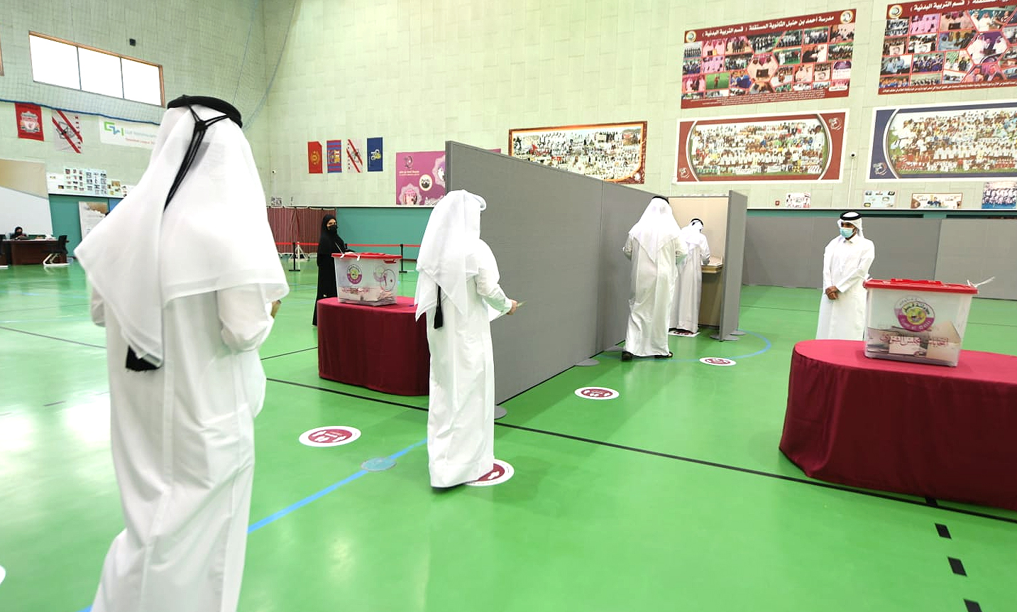 انتخابات مجلس الشورى القطري تشهد إقبالا كبيرا قبل إغلاق الصناديق