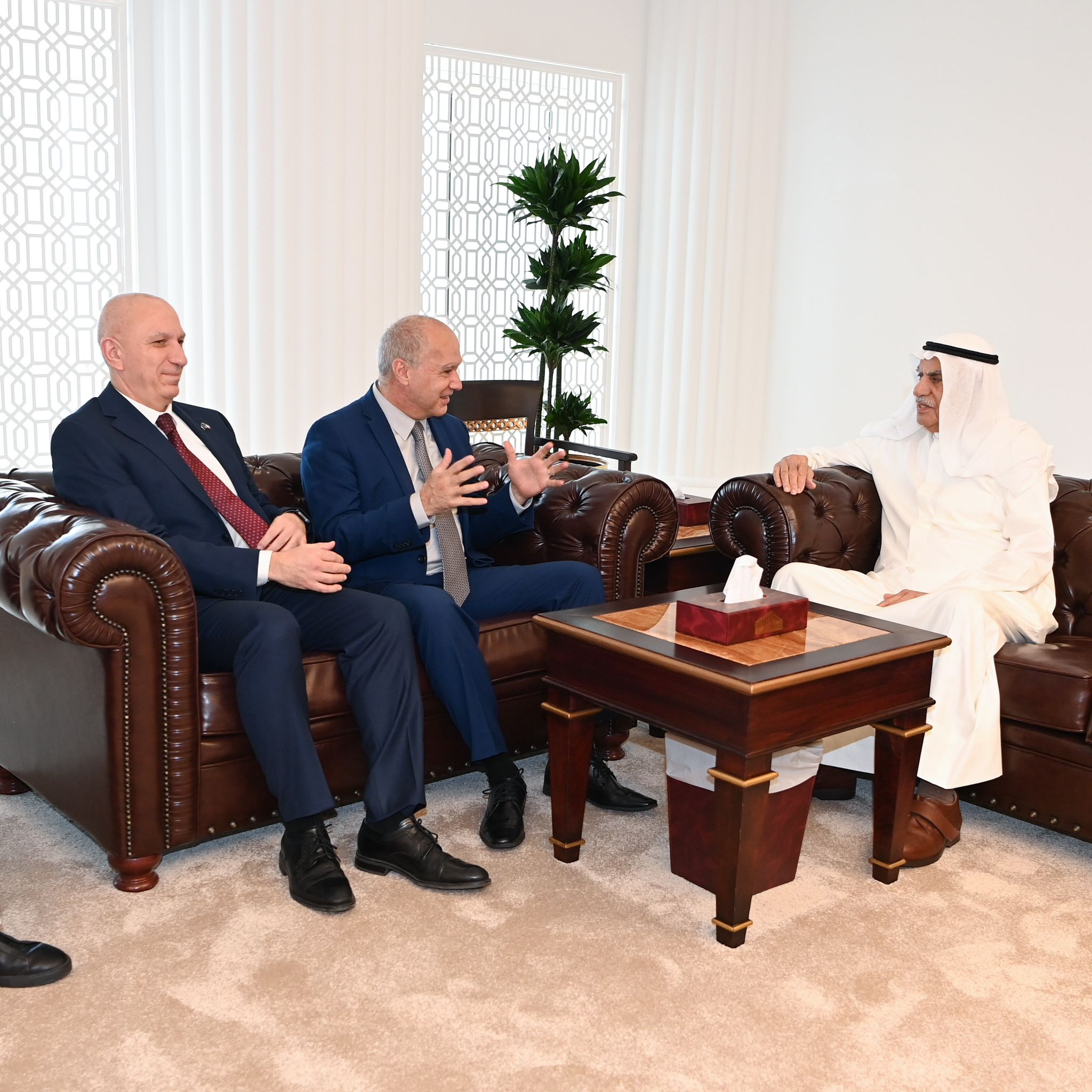 السعدون يستقبل المدير الإقليمي لدول مجلس التعاون الخليجي لدى البنك الدولي