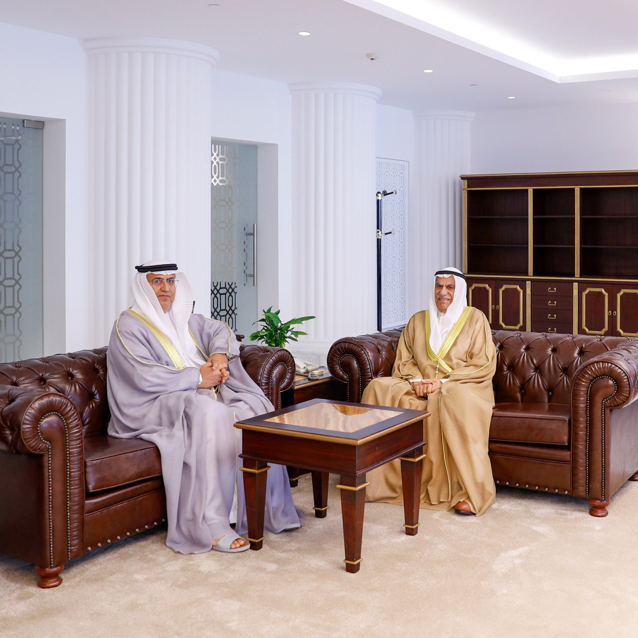 السعدون يستقبل سفير الإمارات لدى الكويت