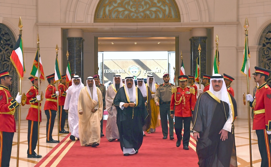 سمو أمير البلاد يتوجه إلى الإمارات العربية المتحدة الشقيقة في زيارة دولة